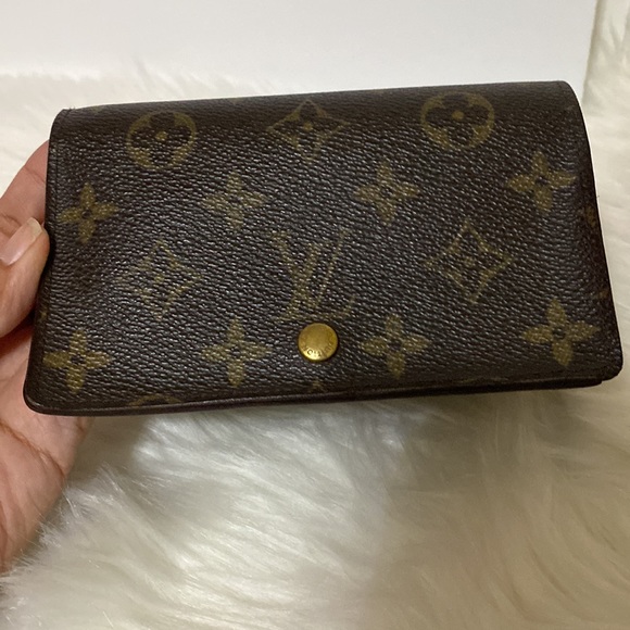 Authentic Pre Loved Louis Vuitton Wallet - Picture 14 of 14